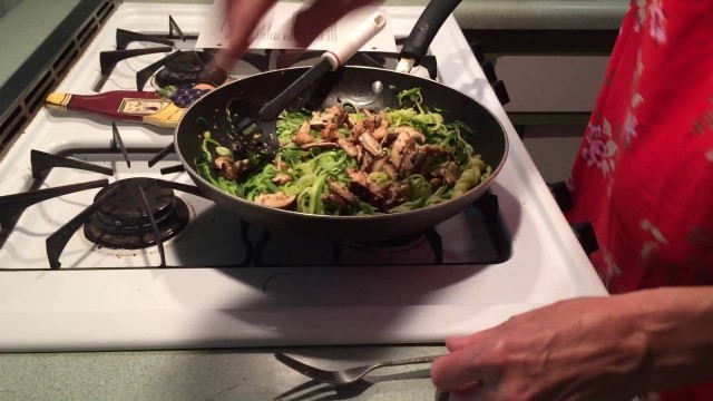 'Zoodles/Zaghetti with Mushrooms and Pesto'