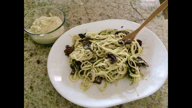 'Raw Alfredo sauce with zucchini noodles'