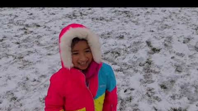 'ITS A SNOW FIGHT! - FITNESS FUN WITH TINA & NANA - HOME LEARNING'