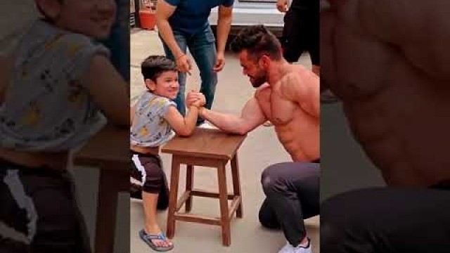 '#shorts child vs bodybuilder 