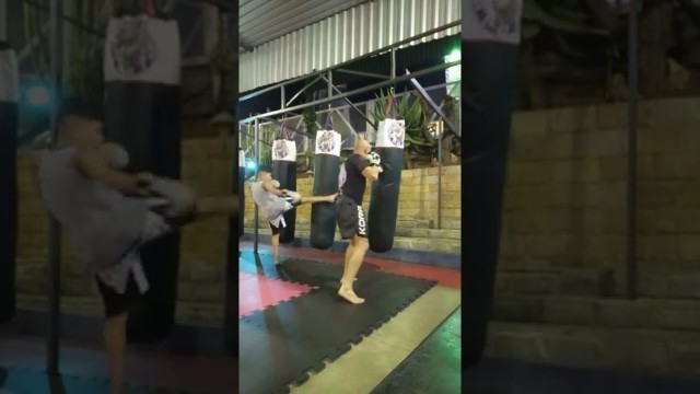 'Treino livre no saco de pancada na academia espaço fight fitness..'