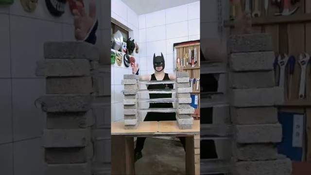 'Power kungfu.Batman #fitness #kungfu #martialarts #achievement #batman #popular #short #ytshorts'