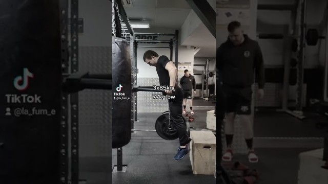 '3x85kg Dips pr grâce au programme de batman fitness'