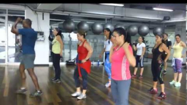 'Se llegó la hora de tonificar en la clase de Tae Bo de Platinum Fitness .f4v'