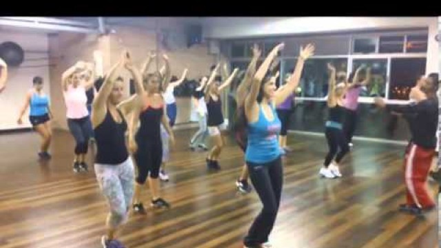 'Bailando en la clase de rumba en Platinum Fitness'