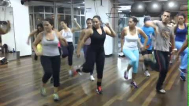 'Platinum Fitness clase de rumba cuatro'