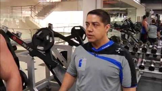 'Rutina para el pectoral con el fisicoculturista Andrés Saldarriaga en Platinum Fitness.'