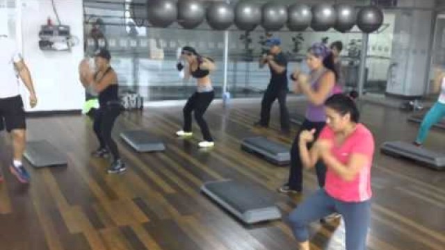 'Platinum fitness clase de Step Box tres'