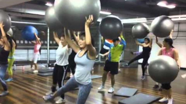 'Platinum Fitness clase de abdomen con Balón.f4v'