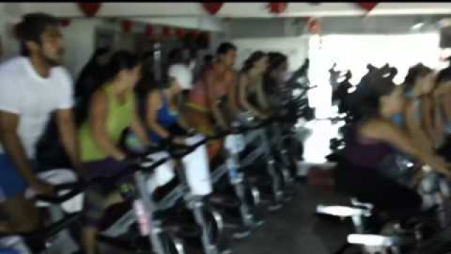 'Platinum Fitness Super clase de Spinning Amor y amistad. A quemar calorías.......f4v'