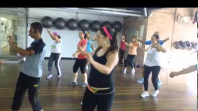 'Rumba en Platinum fitness para tonificar con regueton y cumbia.'