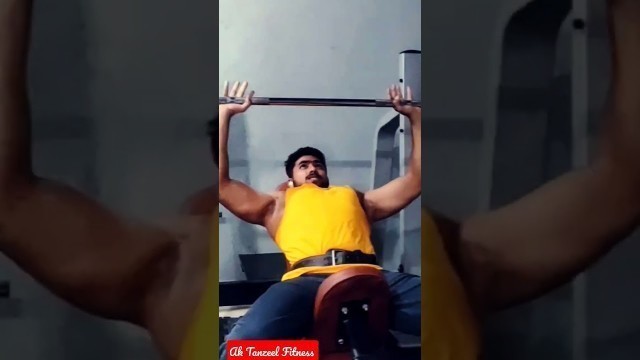 'Mai Khiladi tu anaadi funny song gym video. boy\'s gym love ❤️ . #shorts #gym #fitness #funny #love'