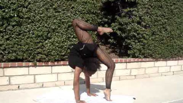 'Kyla - Hand Balancing & Contortion'