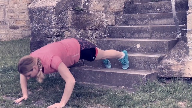 'HIIT Treppen Workout - Outdoor Fitness Hallenbad Königsberg'