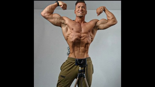 'Benlukas |  Super fantastic muscular male bodybuilder, fitness model, and online coach'