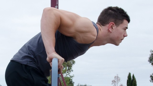 'How to Muscle up: Muscleups Tutorial'