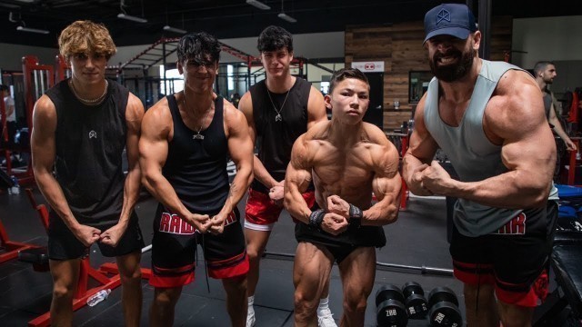 'TEACHING THE BOYS HOW TO TRAIN ARMS W/ TRISTYN LEE FT. BRYCE HALL, JOSH RICHARDS, AND BLAKE GRAY'