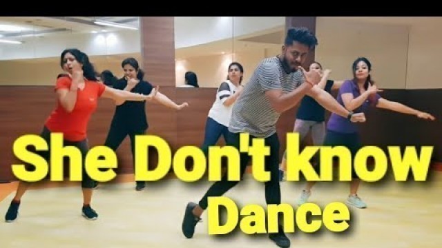 'She Don\'t Know: Millind Gaba Song | New Hindi Song 2019 | zumba dance fitness choreography by amit'