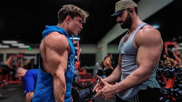 'GETTING BIG ARMS AT ZOO CULTURE | TRISTYN LEE & BRADLEY MARTYN WORKOUT'