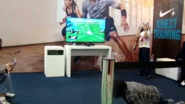 'Elias fazendo ginástica no Xbox Fitness'