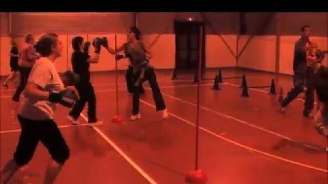 'Aérobic Bootcamp Gym Fitness Boxing. Exercices sportifs.'