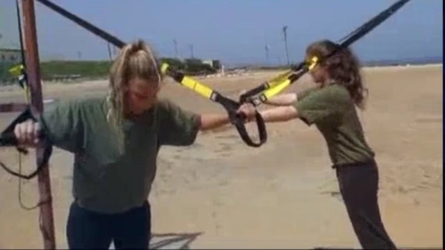 'Israeli army combat fitness training (idf girls in Israel Defense Forces as women female soldiers)'