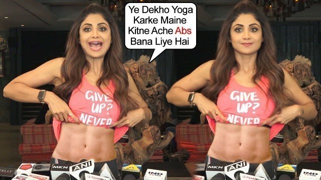 'Gorgeous Shilpa Shetty Flaunt\'s Her Amazing 6pack Abs While Talking About Her Yoga App'