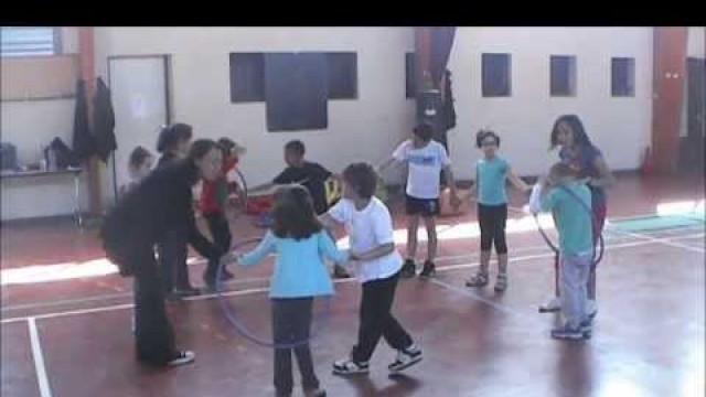 'Quelques exemples d\'exercices et de jeux de gymnastique récréative pour les enfants.'