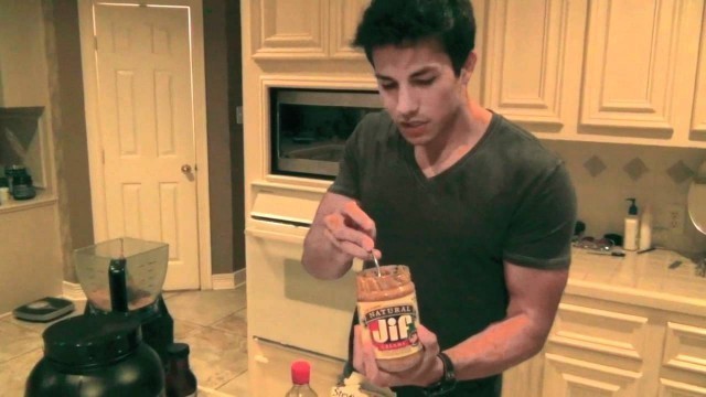 'The Best Tasting Night Time Protein Shake For Muscle Growth (Christian Guzman)'