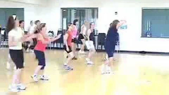 'Zumba Fitness with DAR - WENDY\'S FABULOUS warmUP choreography to LA NEGRA TIENE TUMBA'