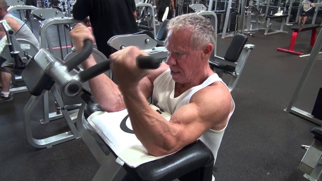 '80 Year Old Bodybuilder Jim Arrington\'s Bicep Workout'