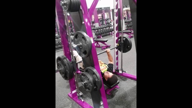 'Chest workout: decline benchpress (245lbs.)'